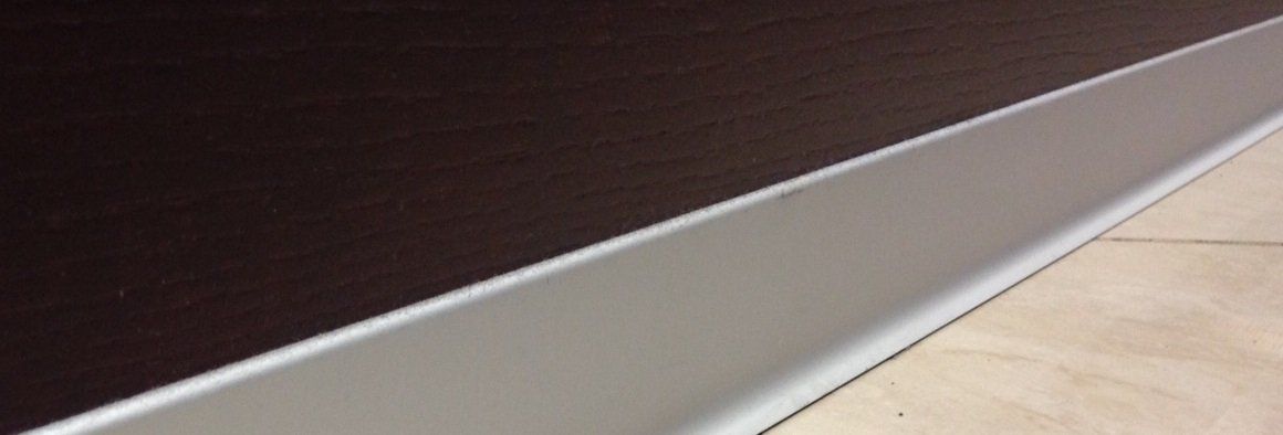 Плинтус алюминиевый L-образный анодированное серебро (3000*11*100 мм) — купить в Волгограде