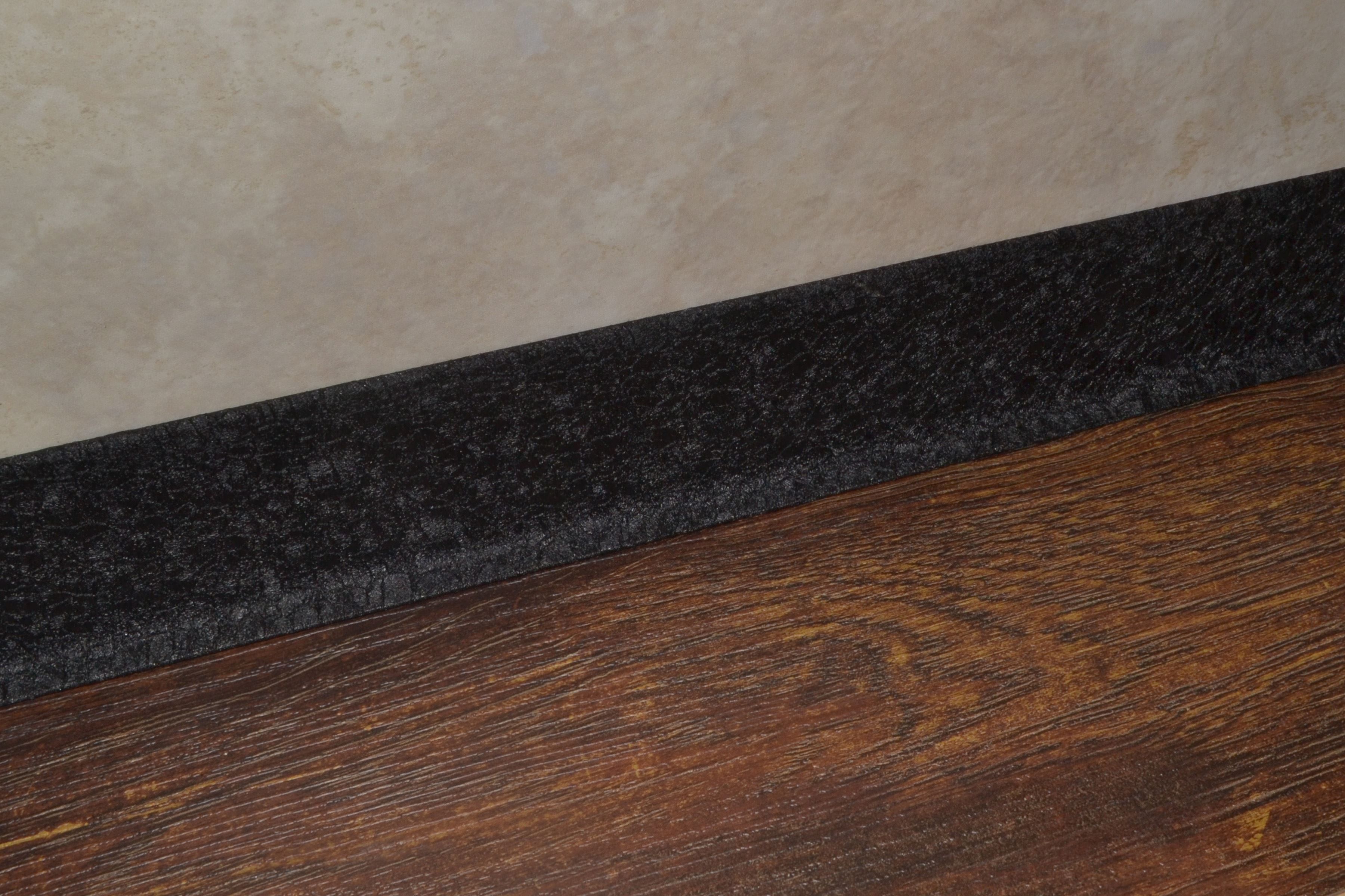 Плинтус алюминиевый L-образный текстура кожи черная (2500*11*60 мм) — купить в Волгограде